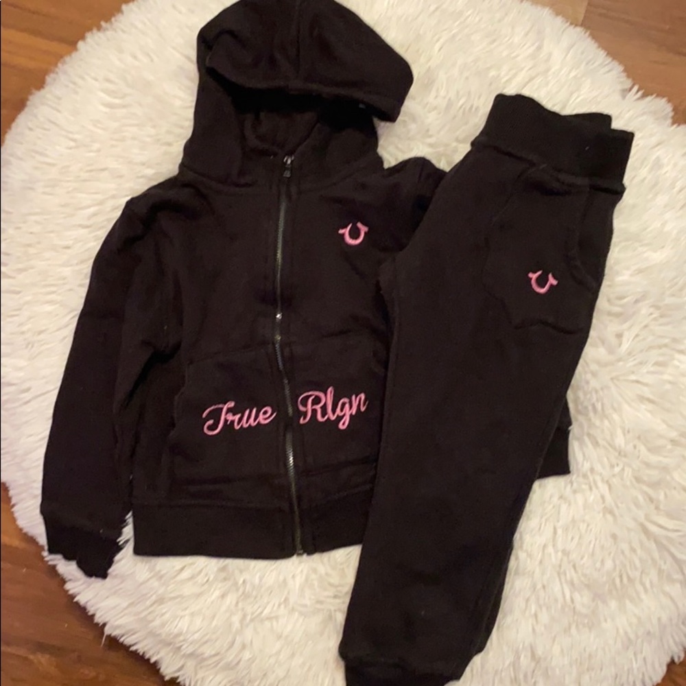 Sweatpants set.